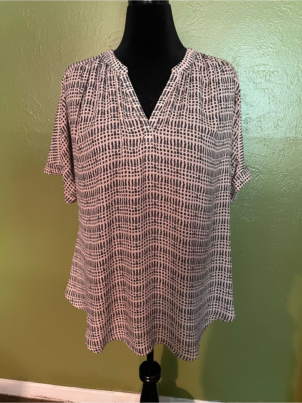 Worthington Pink and Black Short-Sleeve V-Neck Tunic